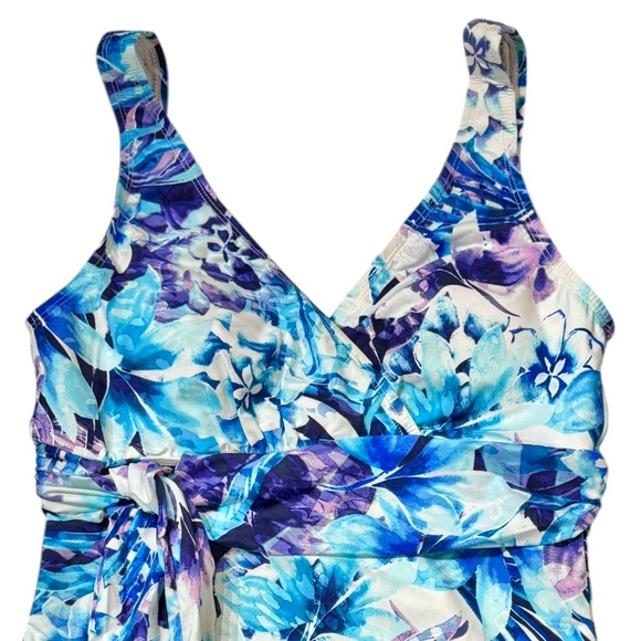 Tommy Bahama Island Sculpt V-Neck One Piece - Picture 4 of 13